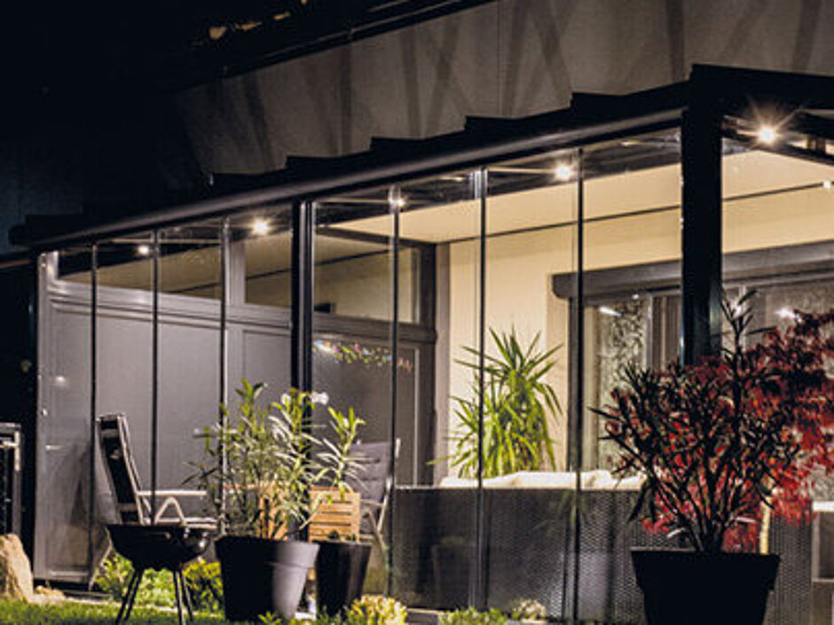 LED-Einbauleuchten Terrasssenüberdachungen ExtremLine bei Nacht